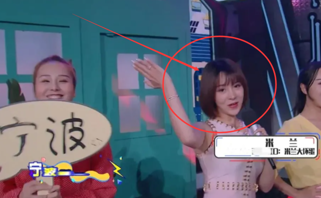疑似"小艺"真人照被扒,看清颜值和身材后:钱枫眼光太毒了!