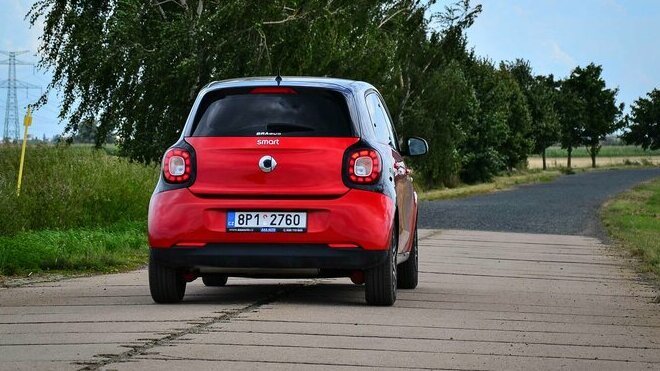 奔驰smart forfour,smartforfour内饰 奔驰smart forfour 0.9t:换壳雷诺的小型四门乐趣