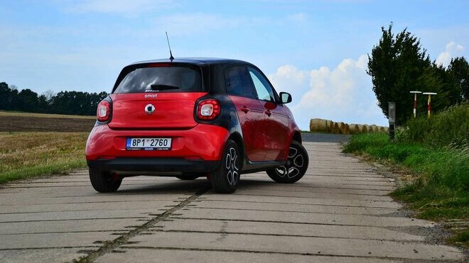 奔驰smart forfour,smartforfour内饰 奔驰smart forfour 0.9t:换壳雷诺的小型四门乐趣