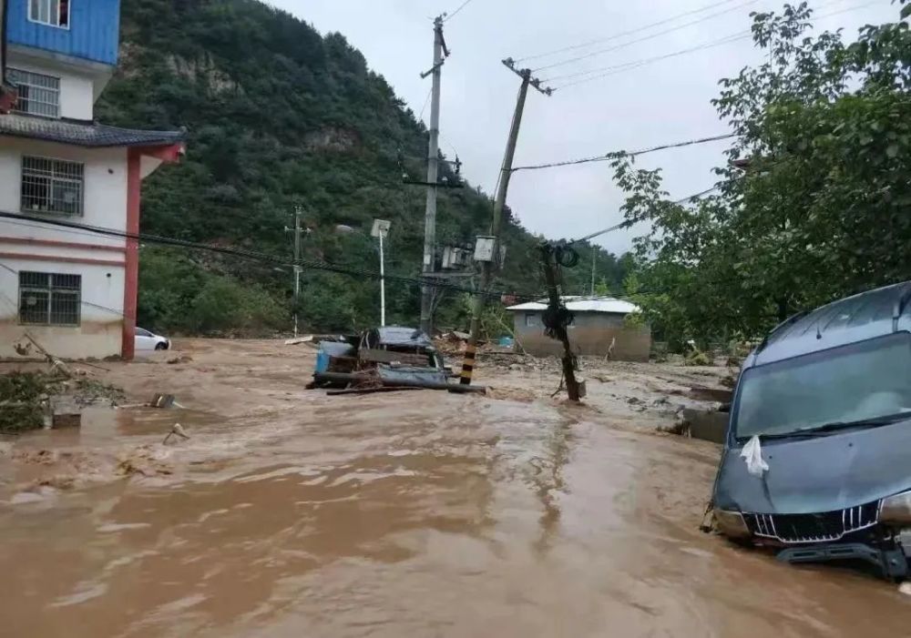 陕西蓝田暴雨致多人失联一名抢修员被找到已遇难