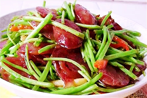 江西菜--藜蒿炒腊肠(江西名菜)
