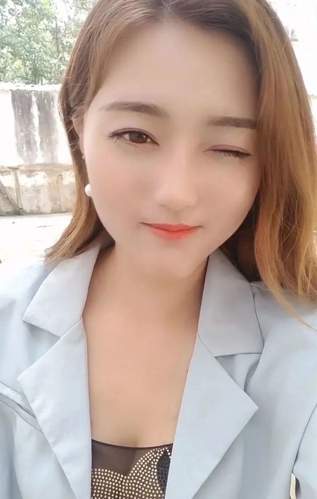 微胖女神美女图片电脑壁纸手机壁纸