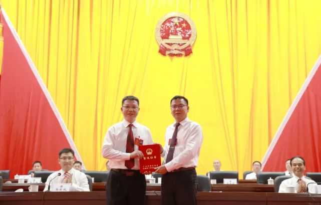 陈璐然,曹璋,高方超县长:孔斌苍梧县政府县人大副主任:曾庆梅,黎海泉