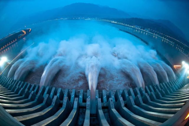 鱼儿的"天堂"三峡大坝已蓄水近20年,如今这里最大的鱼有多大?