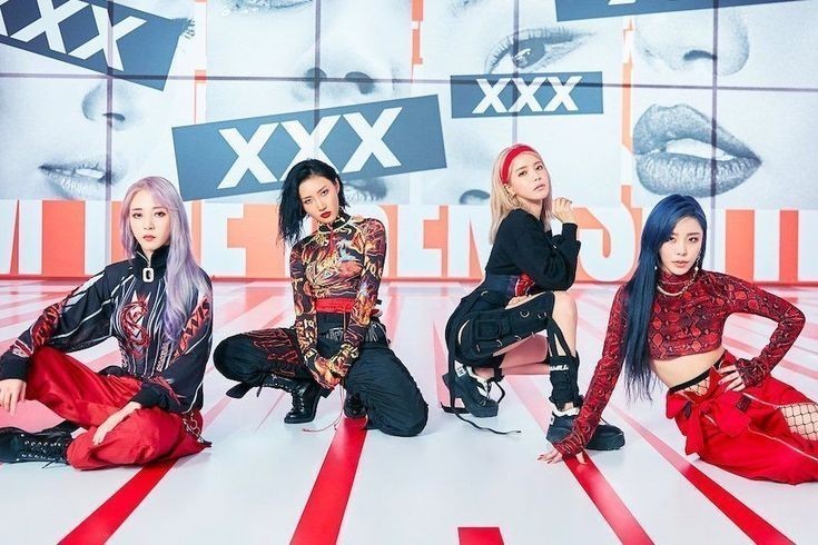 mamamoo 4名成员集合 举行出道以来首场在线演唱会