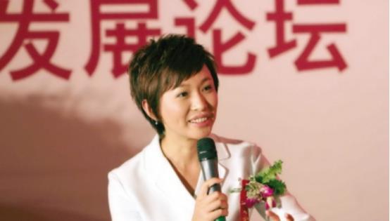 欧阳夏丹蒸发将近一年,惊喜露面破收视纪录,父亲离世成为心结