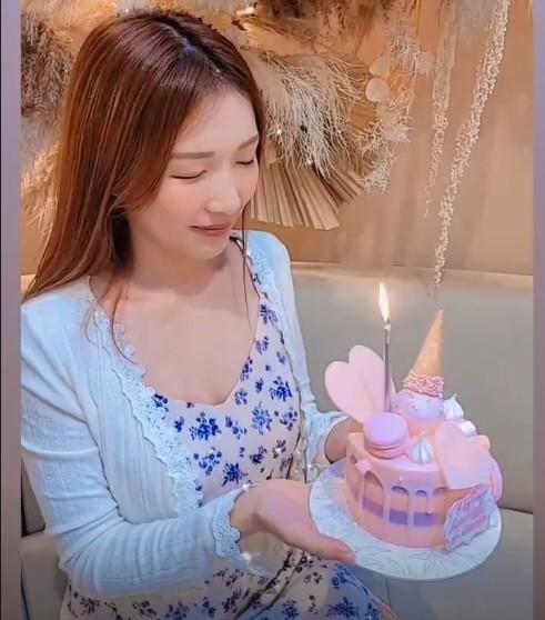 郭嘉文庆祝29岁生日,疑似和李泽楷分手,过上平民生活