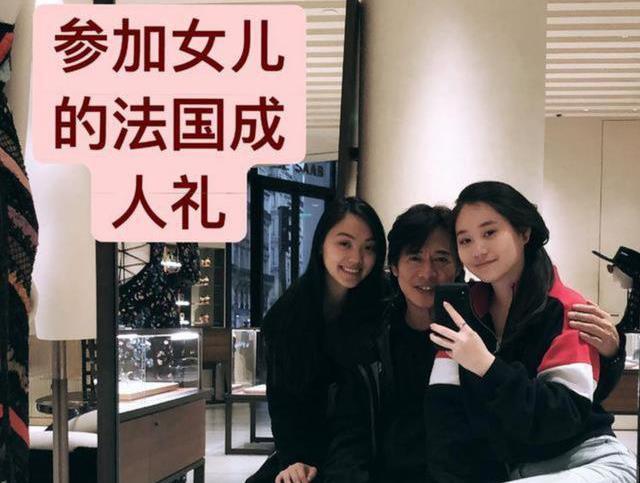 疑似李连杰与黄秋燕女儿曝光,雨天踢球尽显好身材,颜值不输女星