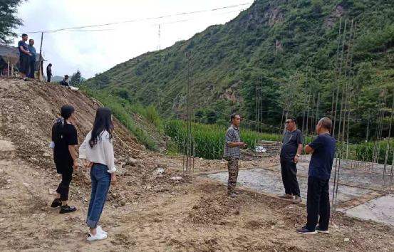 西和:现场制止3起乱修乱建