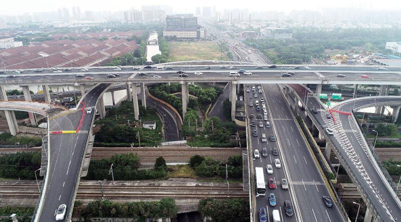 司机注意了,上海嘉闵高架沪松公路立交两方向匝道封闭,需绕行