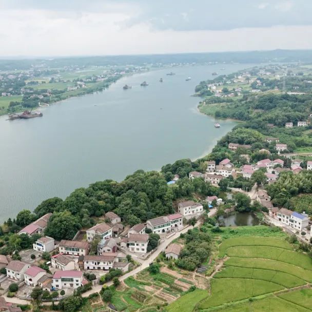 古称浦湾,隶属于湖南省株洲市渌口区,地处渌口区东南部,东与龙潭镇