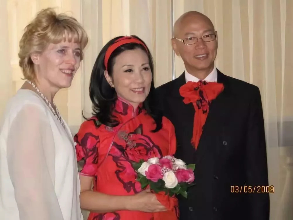 汪明荃和老公庆祝74岁生日,夫妻俩恩爱33年,都曾因孩子感到遗憾