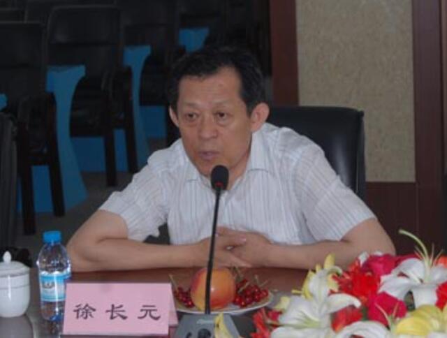 1972年,徐长元只有17岁,下面还有4个弟弟和两个妹妹,他是家里的老大.