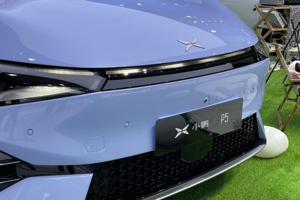 2021成都车展|全球首款激光雷达量产车 小鹏p5实拍