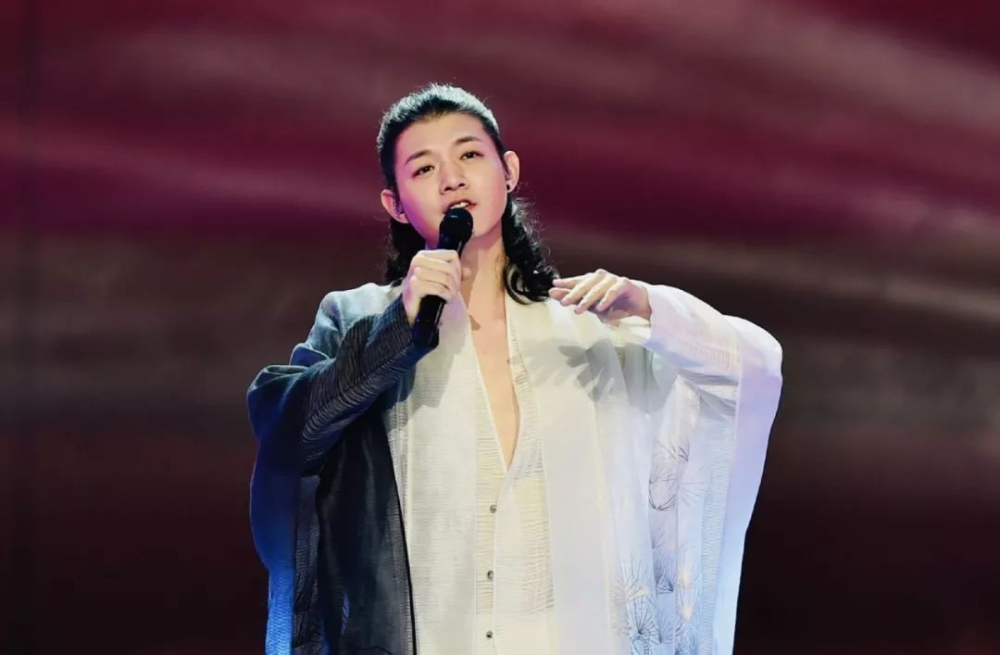 2021年8月曝出丑闻的明星,钱枫霍尊张哲瀚上榜,谁最让