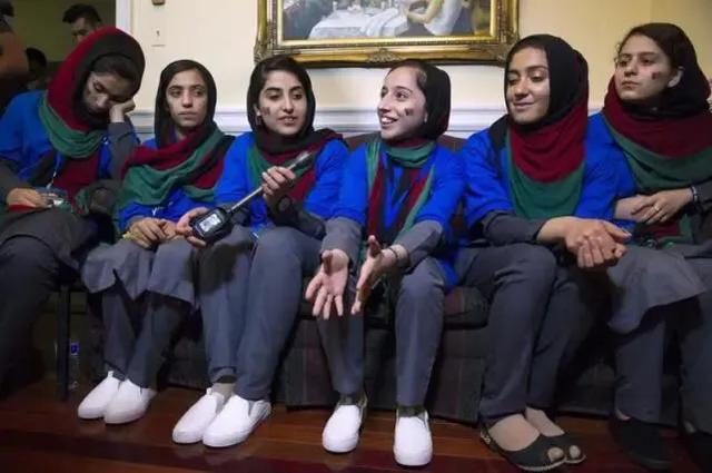 帮助阿富汗女孩逃亡后,美国不接纳她们,将她们安排到更乱的国家