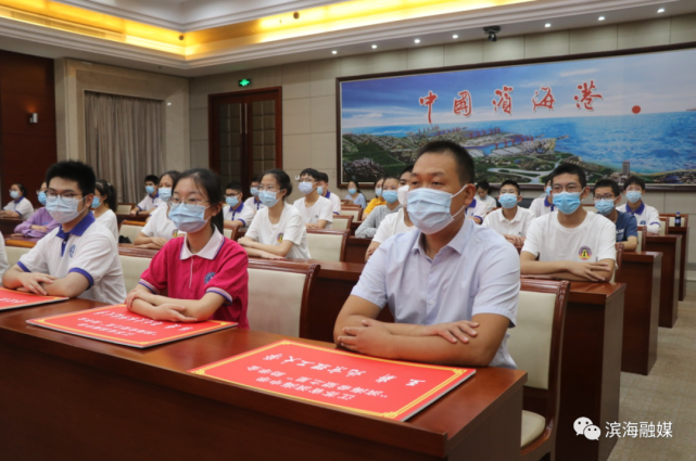 副县长龚春红参加县人大常委会主任宋滨东首期奖励发放仪式在会议