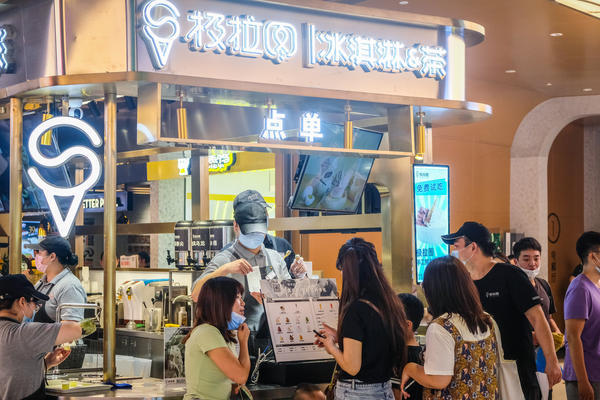 加码街边店,击穿最低价,空间花样翻新…详解郑州冰淇淋生意场中的经营
