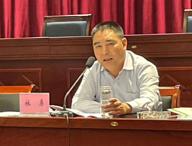 卧龙区召开党政联席会讨论研究区第七次党代会工作报告稿征求意见稿
