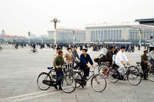 老照片:看看80年代下的北京"街头景象",追忆那时的生活