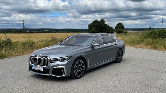 测试宝马bmw7系740ldxdrive提升了舒适度的运动行政座驾