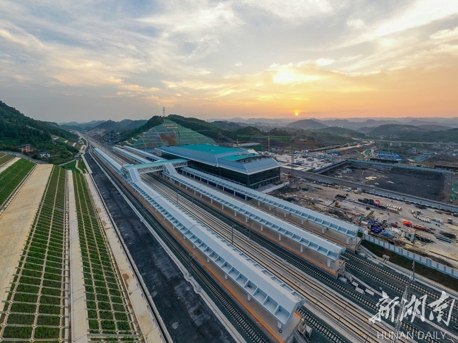 吉首东站建设战犹酣