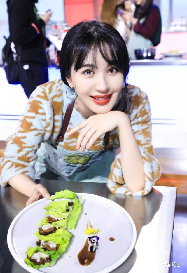 行走的鼻血收割机|李菲儿