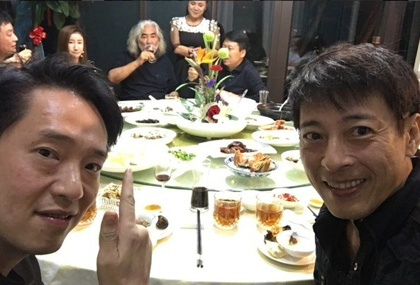 离巢后邵传勇除了与好友吕颂贤开素食火锅店之外,亦都创立了一间影视