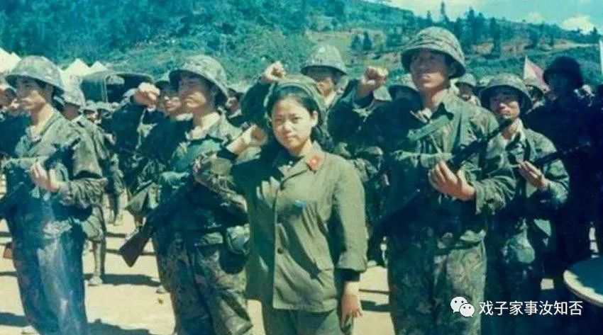 1986年老山战场照《死吻》:那名救护队女战士张茹,后来怎样了