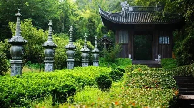 灵隐寺内的一幅对联竟写尽了人生