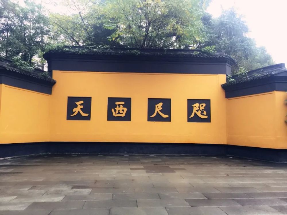 灵隐寺内的一幅对联竟写尽了人生