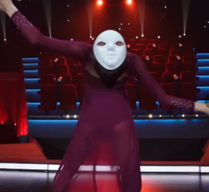 戴着面具跳舞 腾讯网