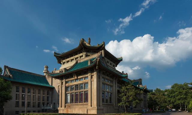 武汉大学和南京大学相比谁更胜一筹?从这4个方面可以