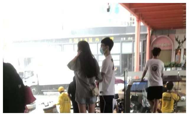 徐杰甜蜜假期 与女友旅游各种花式秀恩爱 球迷希望他早日回归训练