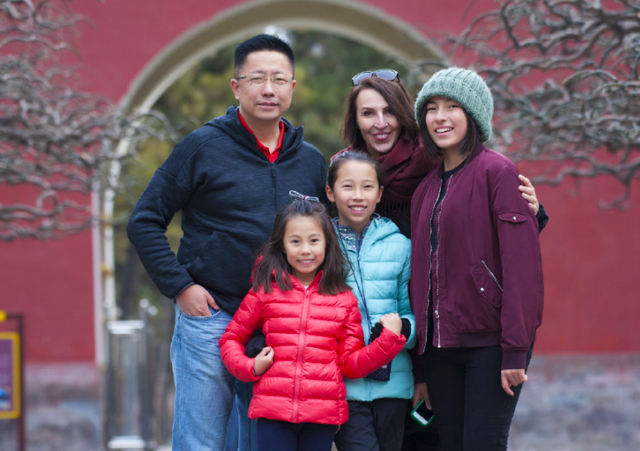 李阳疯狂英语有多疯狂?但凡李阳来到了一所市县的重点中学