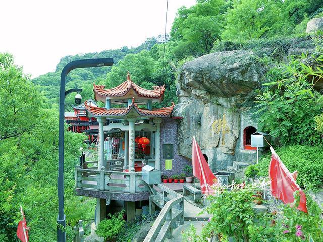 高盖山位于福州市仓山区首山路,山上植被茂密,道路曲折蜿蜒,四季野花