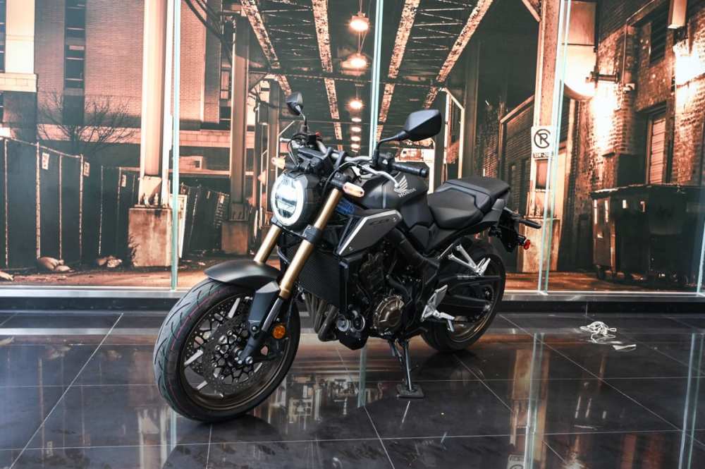 采用honda新一代neo sport café设计语汇的cb650r,不仅外型抢眼,搭载