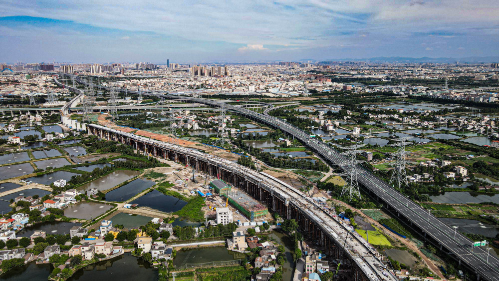 南沙港铁路全线最大车站均安站桥梁主体工程