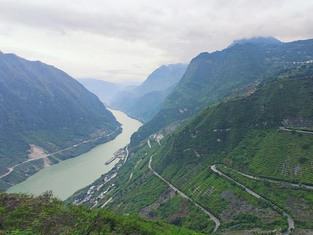 凉山雷波县这个高原湖泊,与泸沽湖,邛海齐名,知道的人不多