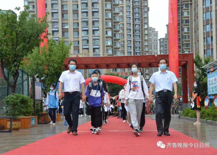 亲爱的孩子们,寂静了许久的校园又恢复了往日朗朗书声…… ·日照凤凰