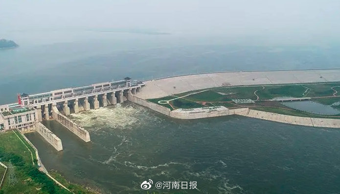 遭遇持续强降雨河南陆浑水库泄洪