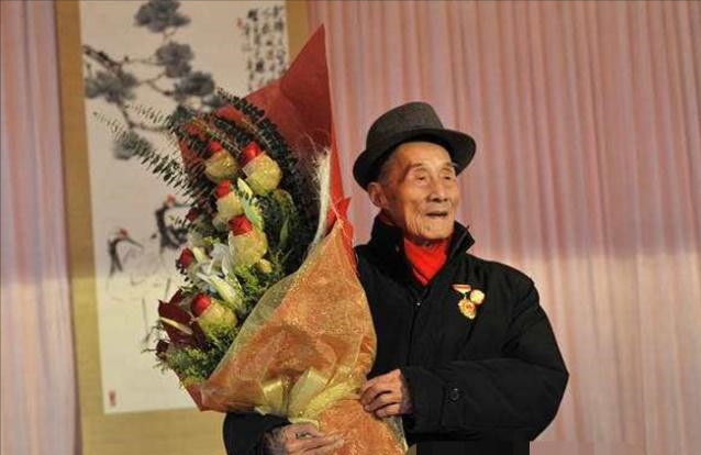 一泡尿,送走一名日本高级指挥官,中国老兵42年后才知