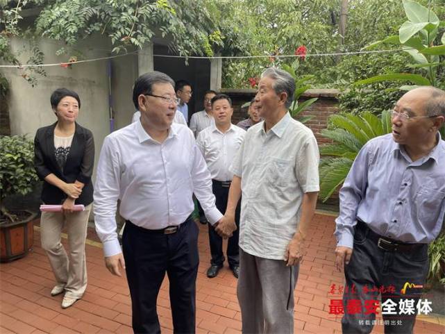 书记杨洪涛走访看望了张敬茂,赵祉善,曲进贤,张知平,张树禹,高儒林