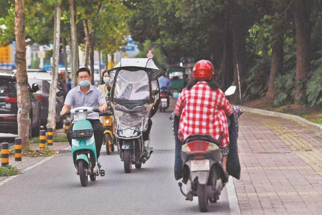 据统计,我国城市交通事故有近一半和电动自行车