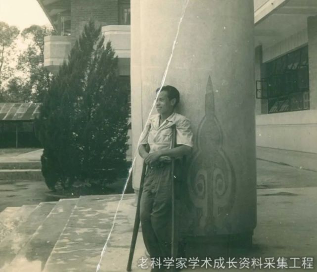 1962年,陆启铿"陆启铿猜想"的提出,引起许多数学家竞相论证"陆启铿