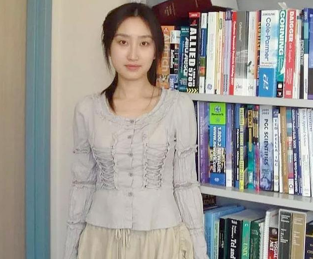 东南大学女博士被称科研界妲己,先后结婚4次,长相不输女明星