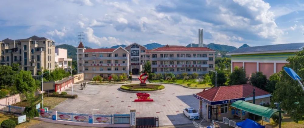 丽水中小学今日开学 一组航拍图带你看市区这些美丽校园
