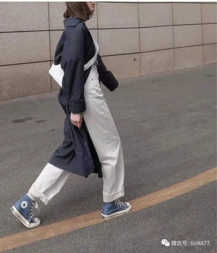 藏青色风衣内搭什么颜色好看_藏青色配什么颜色好看(2)