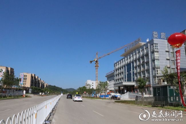 (8月30日上午,由娄底万宝新区,万宝投资集团投资兴建的早元西街,大井