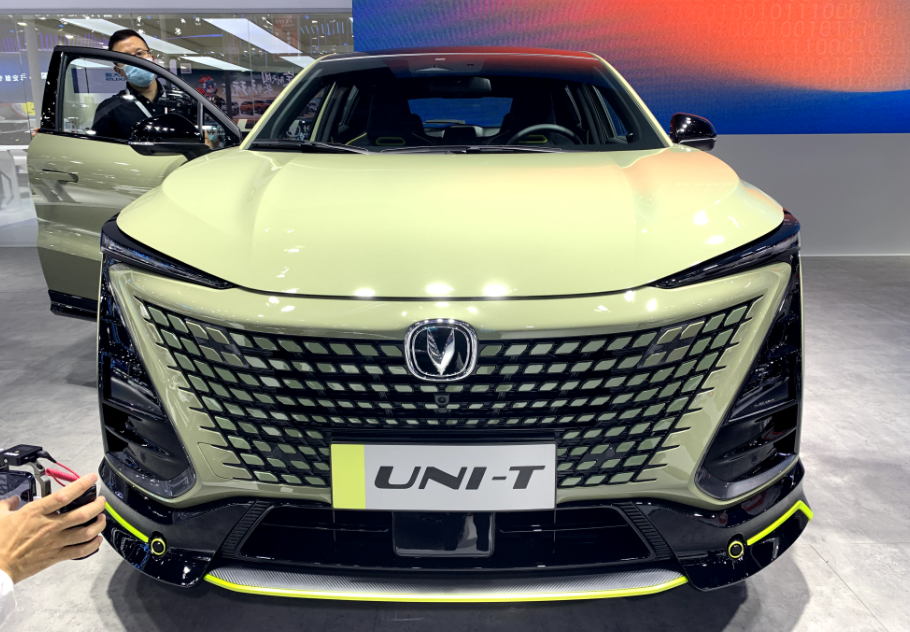 2022款长安uni-t亮相成都车展,新增机甲绿车身配色,外形运动个性